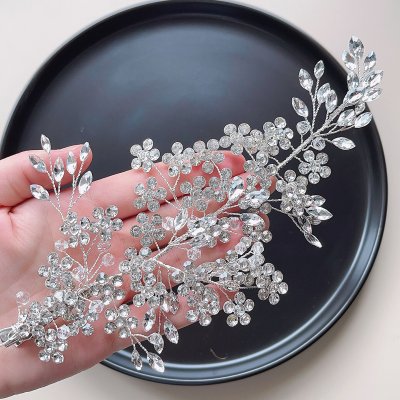 Bride Wedding Accessory: Small Plum blossom-shaped Rhinestone Hair Clip